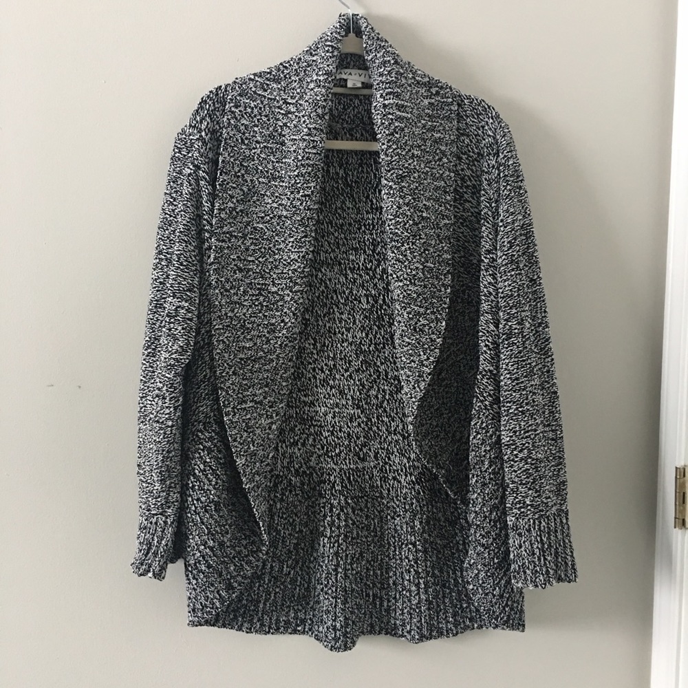 Ava & Vic Black and White Sweater 🖤SALE🖤